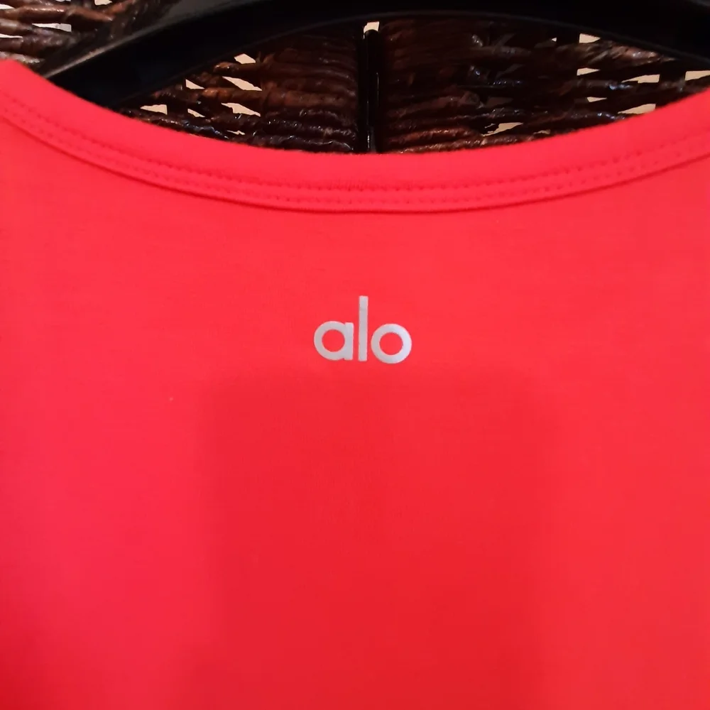 Alo Yoga Cover Tank Medium Cherry Red Jersey Knit Soft Workout Gym - Picture 4 of 4